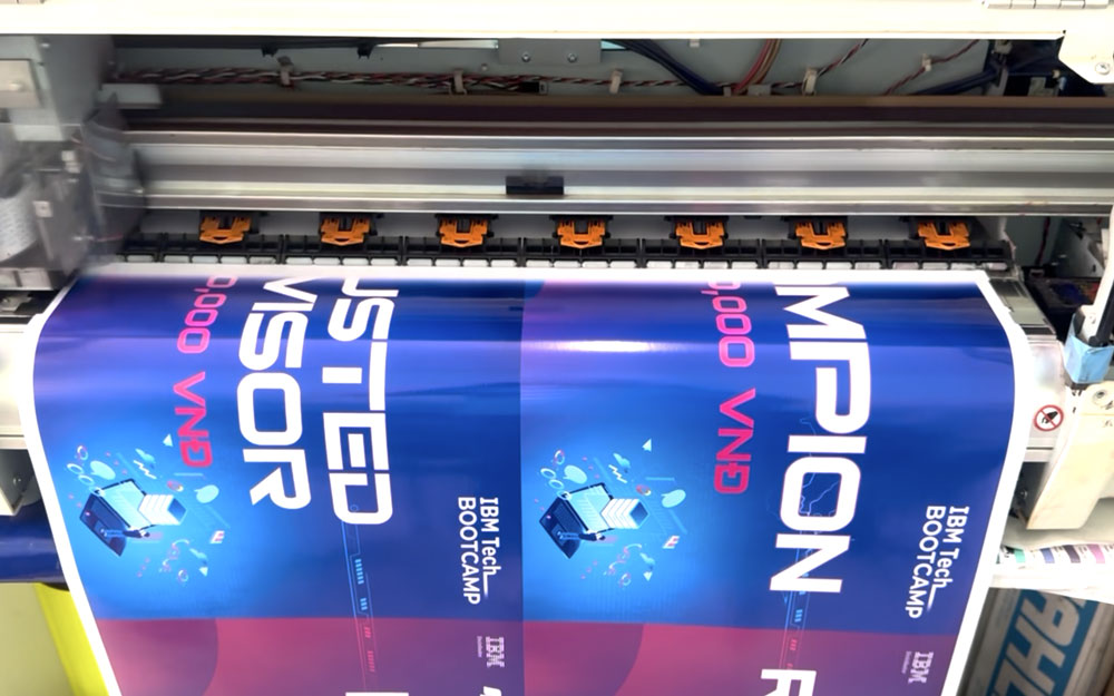 In decal làm bảng hiệu, hộp đèn quảng cáo