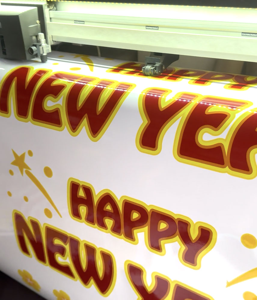 in decal trang trí, dán kính, dán tường theo yêu cầu