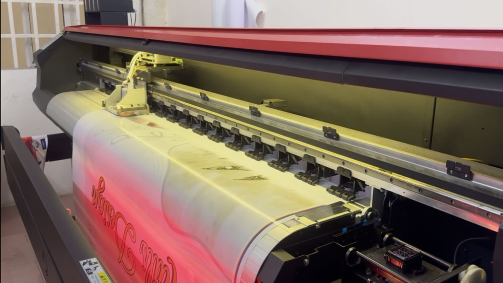 in decal lưới khổ lớn dán kính