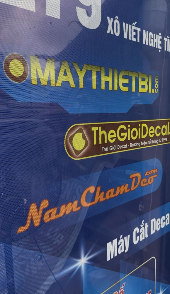 Dán decal lưới lên kính