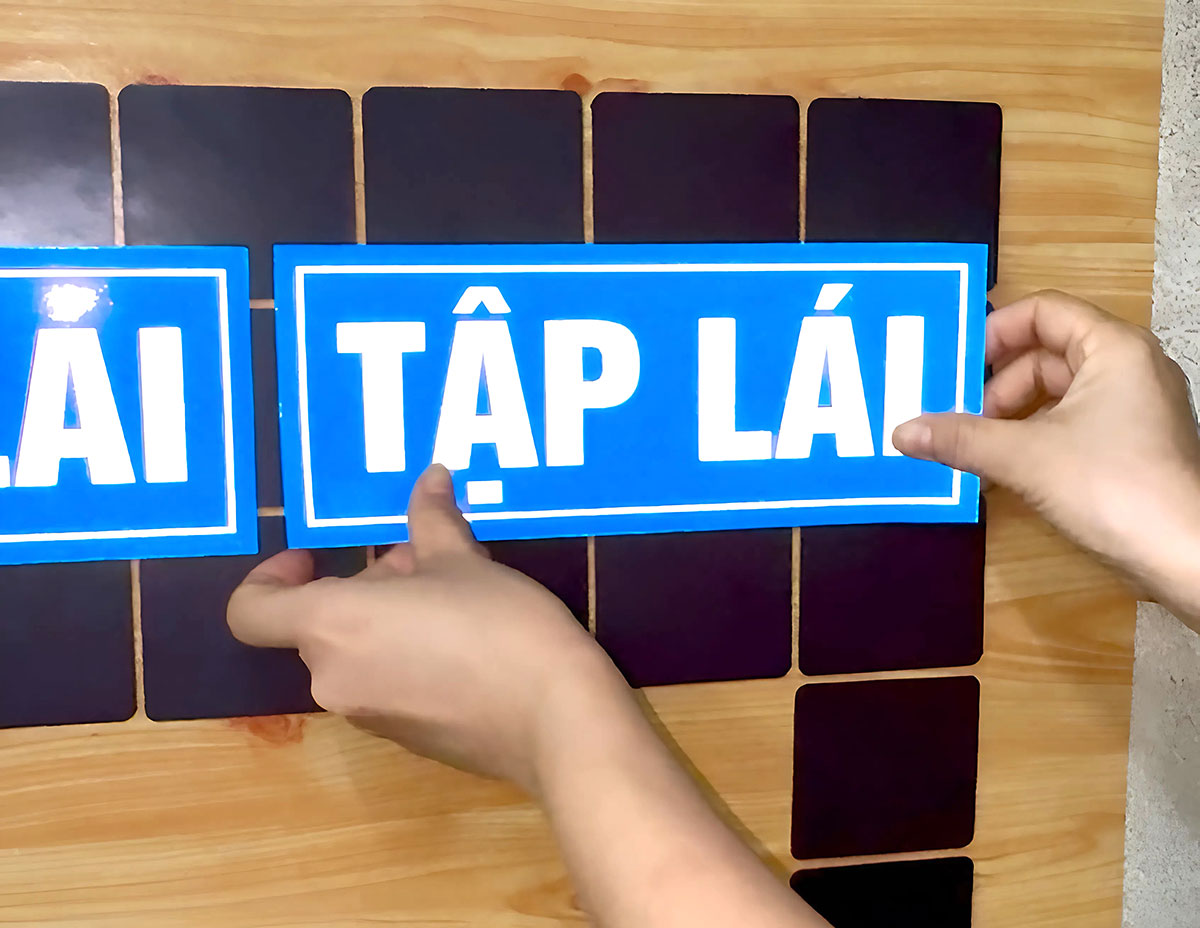 in decal dán bảng tập lái phản quang dán xe