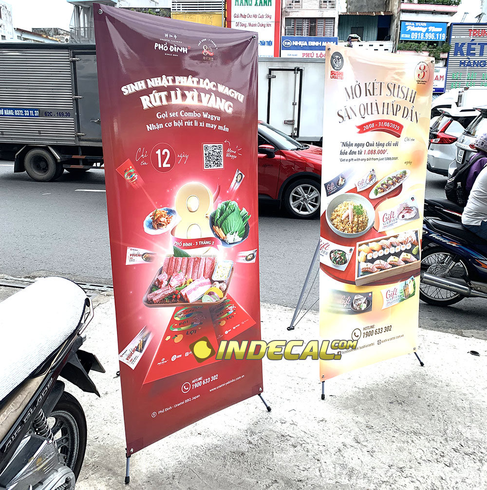 in poster treo quảng cáo ngoài trời, trong nhà
