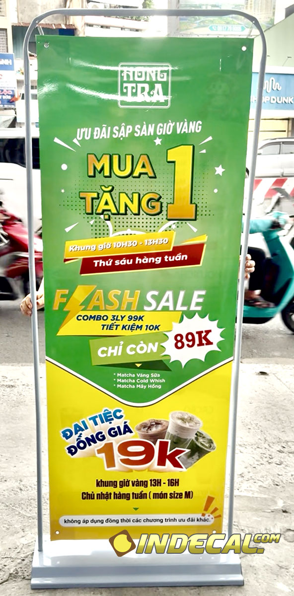 in poster treo khung standee