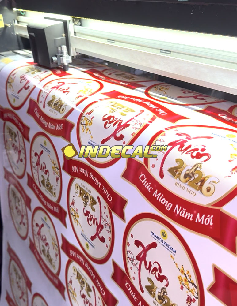 Cắt bế nhãn dán hộp quà tại Thế Giới Decal