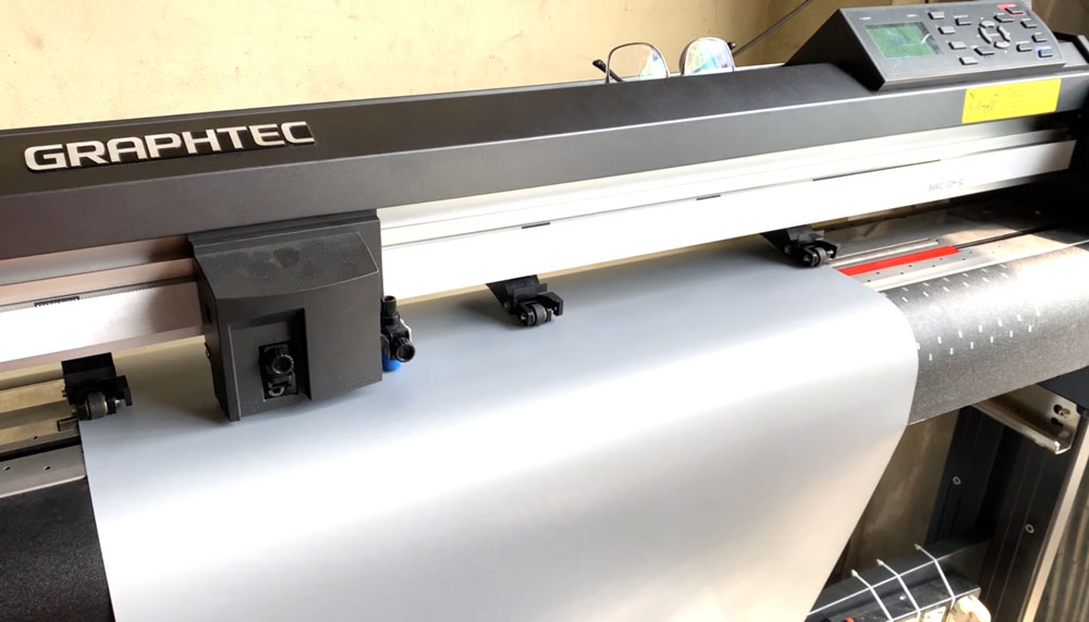 Cắt decal gia công cho thợ